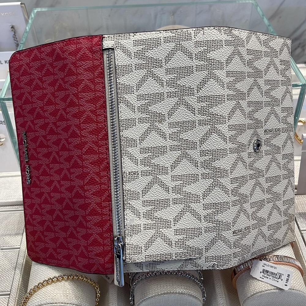 MICHAEL KORS Jet Set Travel Signature Logo Tri-Fold Wallet
DARK RASPBERRY MULTI - Picture 11 of 16